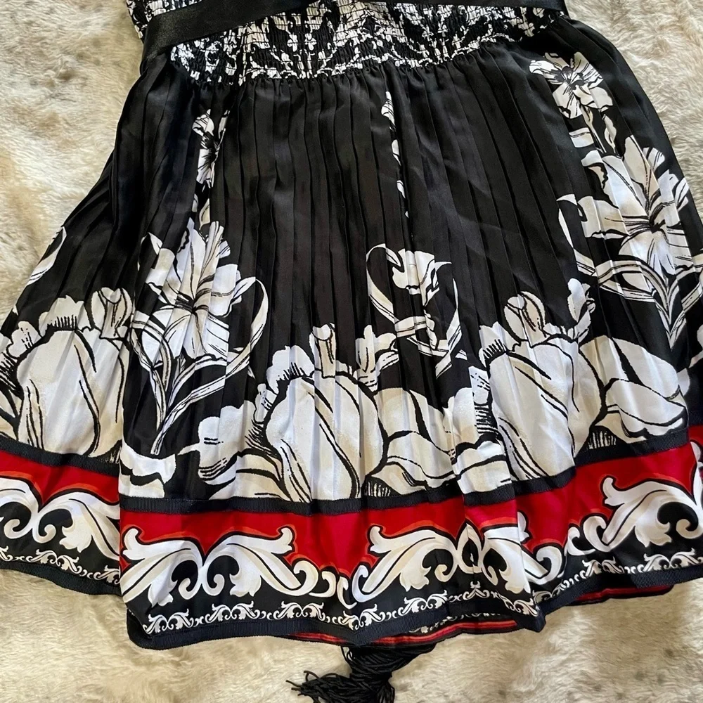 BLACK HOUSE WHITE MARKET
NICELY PLEATED SKIRT SIZE S - Picture 6 of 8